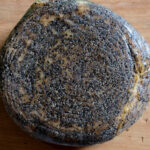 Pecorino recouvert de poivre