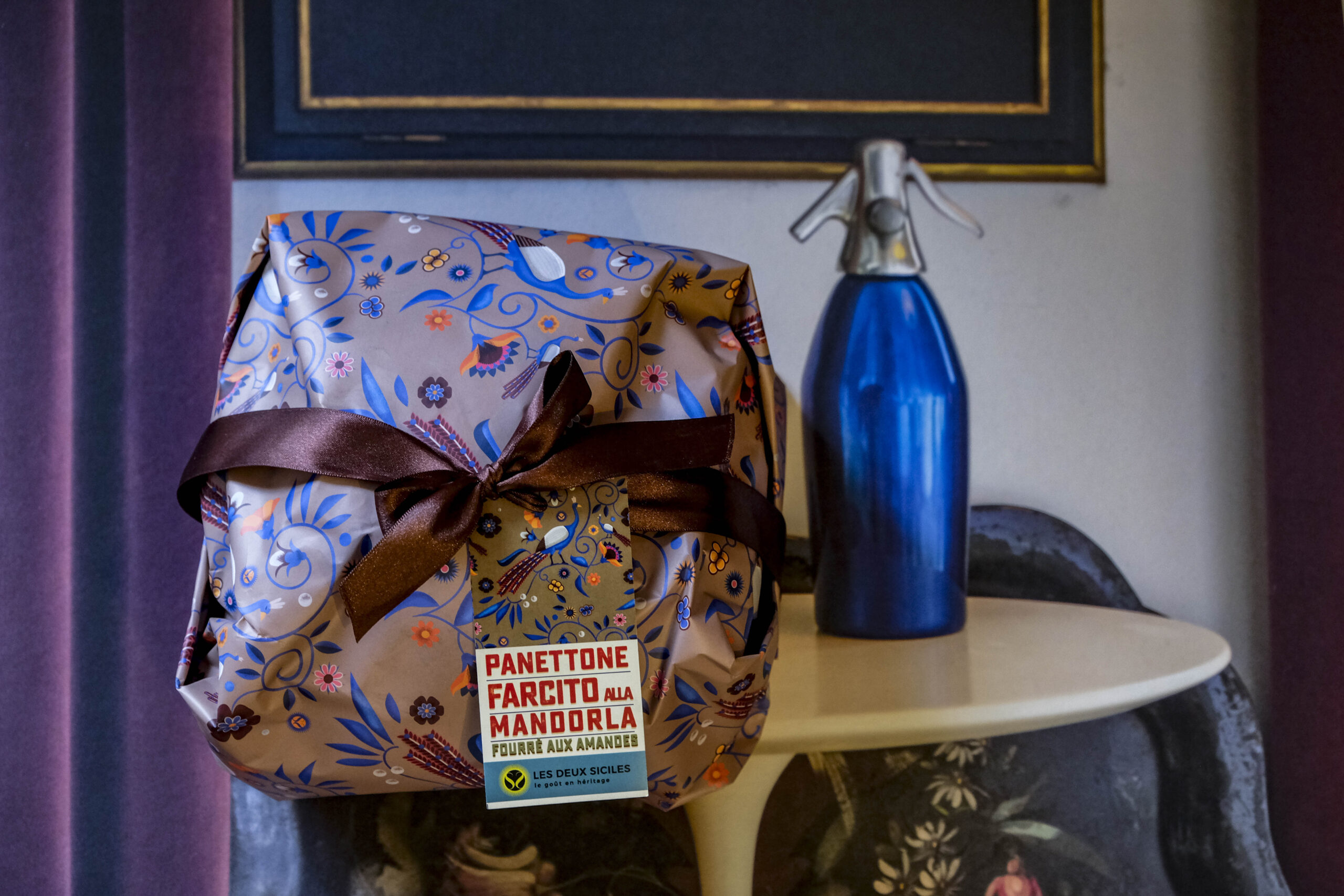 Panettone à la crème d'amande recouvert de chocolat blanc et amandes, 1 kg