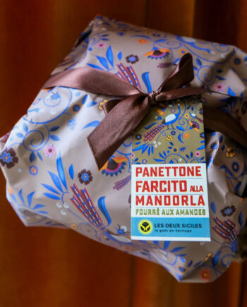 Panettone à la crème d'amande recouvert de chocolat blanc et amandes, 1 kg